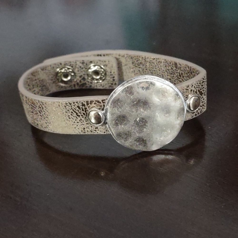 Sheng Tong Women's Gold Metallic with Hammered Gold Disc